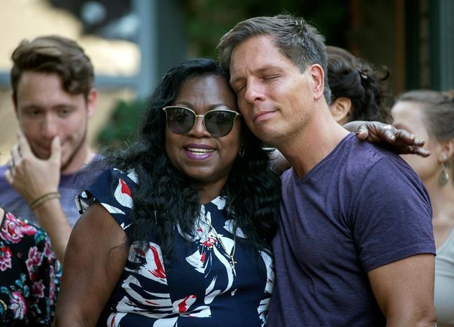 Activists: Cop's shooting of white woman treated differently | iNFOnews.ca Activists: Cop's shooting of white woman treated differently | iNFOnews.ca