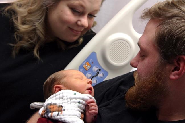 Woman saves husband who emerges from coma to see son's birth | iNFOnews.ca
