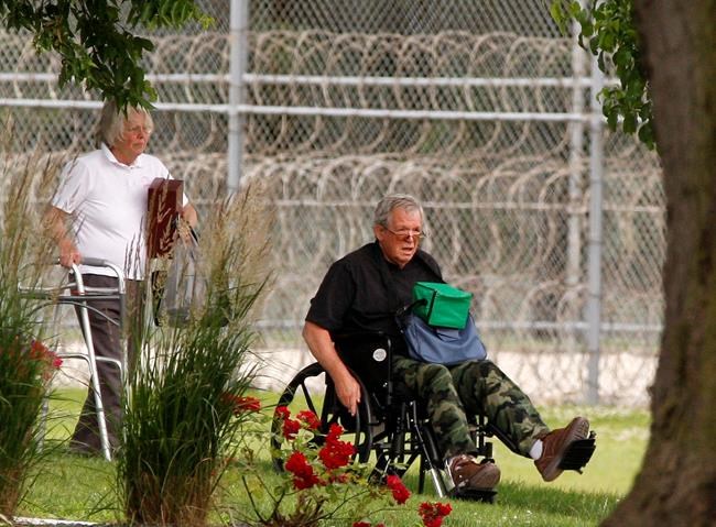 Hastert faces sex-offender treatment with prison release | iNFOnews.ca