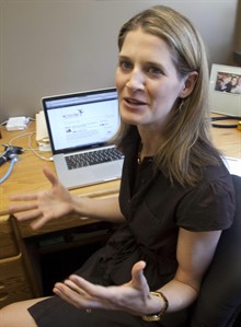 Is ur #MD 2 square? Some doctors defy 'technophobe' image, tweeting and texting with patients | iNFOnews.ca