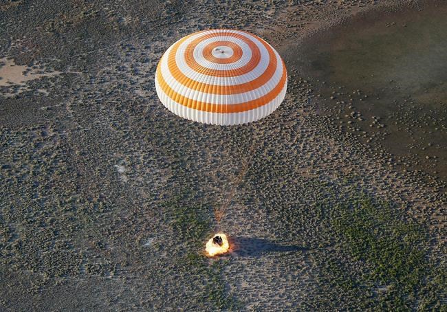 Space capsule with 2 astronauts returns to Earth | iNFOnews.ca Space capsule with 2 astronauts returns to Earth | iNFOnews.ca