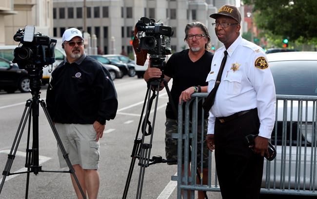 Greitens' attorney says no images of woman found on phone | iNFOnews.ca