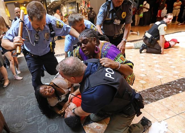 Concerns raised about arrests at suburban St. Louis protest | iNFOnews.ca Concerns raised about arrests at suburban St. Louis protest | iNFOnews.ca