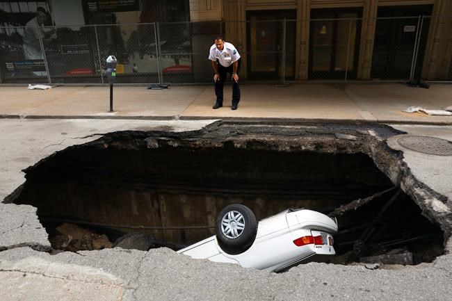 Sinkhole swallows up car in downtown St. Louis; no injuries | iNFOnews.ca