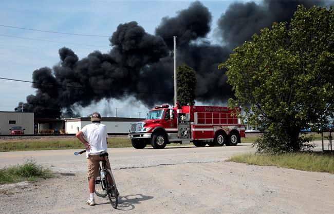 Illinois derailment causes fire, evacuations but no one hurt | iNFOnews.ca Illinois derailment causes fire, evacuations but no one hurt | iNFOnews.ca