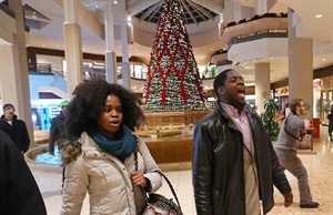 15 arrested as protests return to Ferguson police department after mall shut-downs | iNFOnews.ca CP30895396