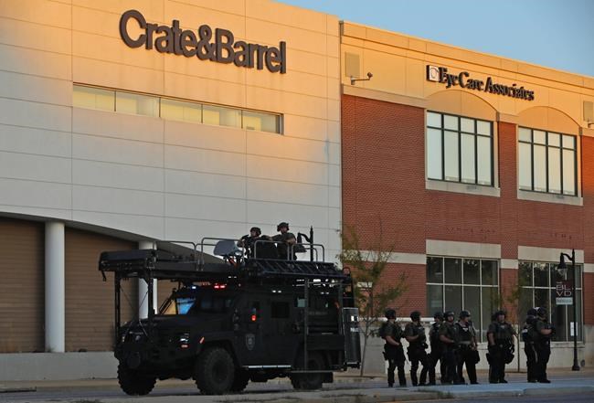 Protesters march in St. Louis suburb over police shooting | iNFOnews.ca Protesters march in St. Louis suburb over police shooting | iNFOnews.ca