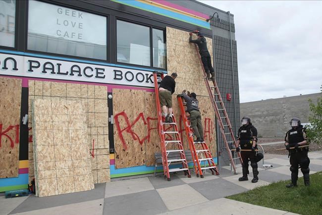 The Latest: US agency calls back drone it sent to Minnesota | iNFOnews.ca CP1110220543