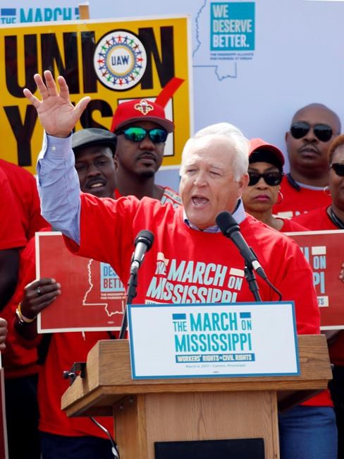 Bernie Sanders, Danny Glover: Union workers have it better | iNFOnews.ca