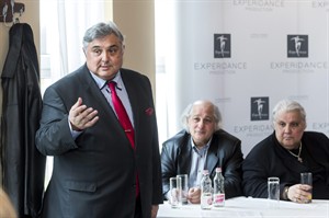 Rival Hungarian Gypsy orchestras with 100 members in dispute over name | iNFOnews.ca CP32243945