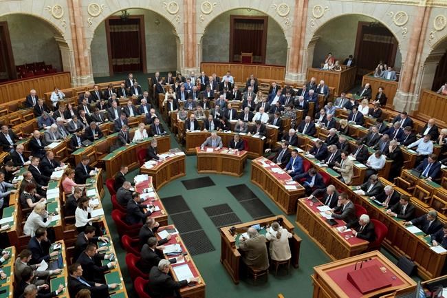 Laws to deter asylum-seekers, aid workers passed in Hungary | iNFOnews.ca Laws to deter asylum-seekers, aid workers passed in Hungary | iNFOnews.ca