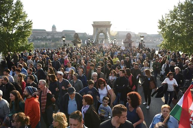 Hungary: Thousands rally in support of Soros-founded school | iNFOnews.ca