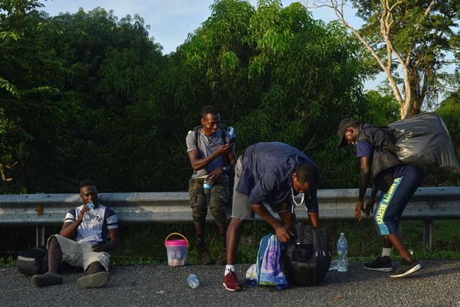 Caravan of 2,000 migrants detained in southern Mexico | iNFOnews.ca