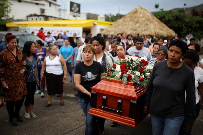 Mexican official: 250 skulls found in clandestine graves | iNFOnews.ca