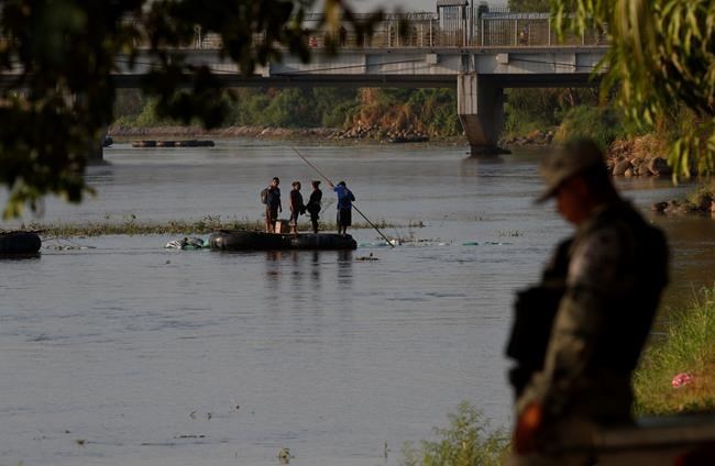 Business as usual: Thousands cross Mexico's southern border | iNFOnews.ca Business as usual: Thousands cross Mexico's southern border | iNFOnews.ca