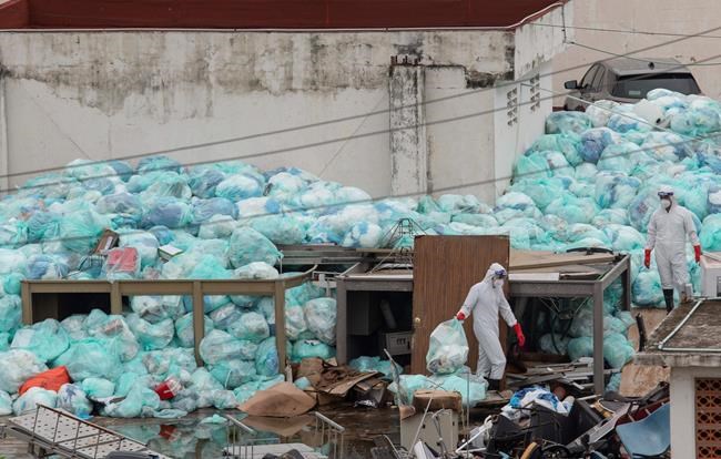 Complaints as medical waste piles up outside Mexico hospital | iNFOnews.ca Complaints as medical waste piles up outside Mexico hospital | iNFOnews.ca