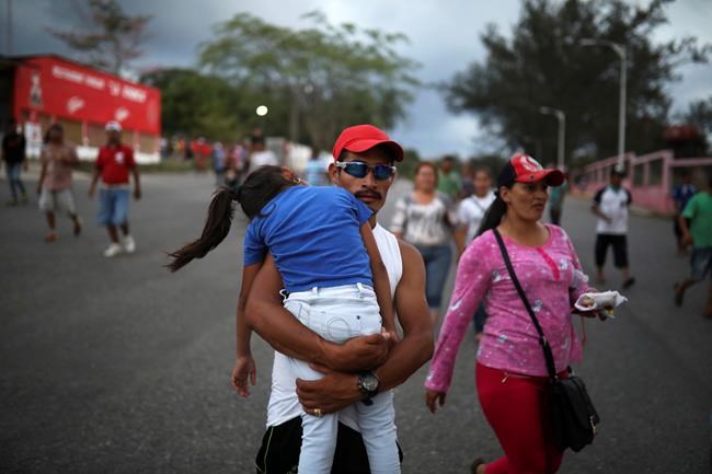 Mexico starts giving caravan migrants transit visas | iNFOnews.ca Mexico starts giving caravan migrants transit visas | iNFOnews.ca
