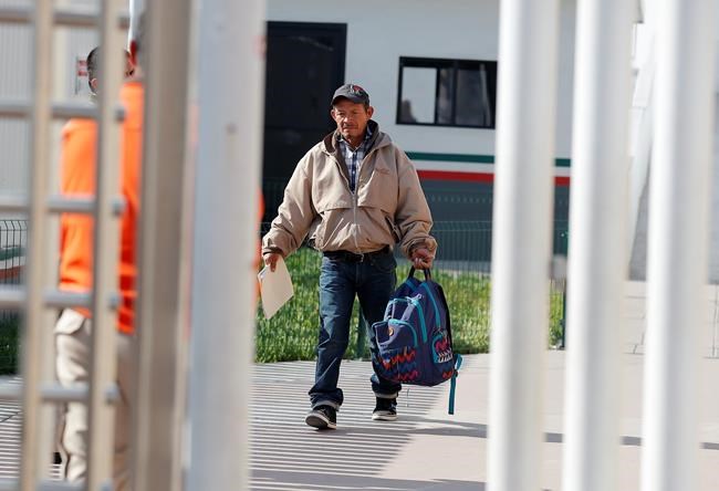 US launches plan for asylum seekers to wait in Mexico | iNFOnews.ca