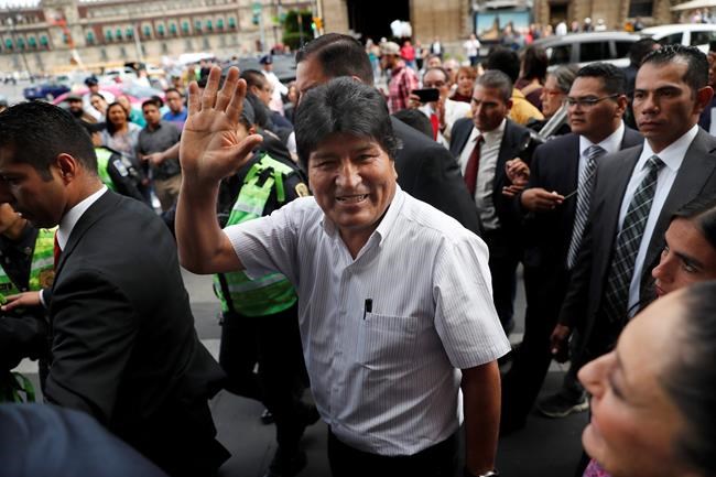 Clashes rock Bolivia as new interim leader challenged | iNFOnews.ca Clashes rock Bolivia as new interim leader challenged | iNFOnews.ca