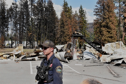 iN PHOTOS: Thousands of North Shuswap residents return to communities scarred by fire | iNFOnews.ca