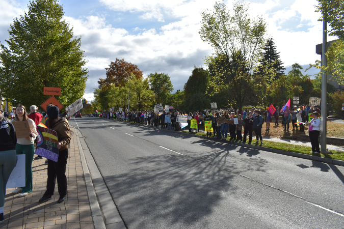 'No place for hate': Anti-LGBTQ+ protesters met with vocal counter demonstrators in Kelowna, Kamloops | iNFOnews.ca