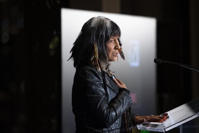 Doubts raised over Buffy Sainte-Marie's past roil First Nations | iNFOnews.ca
