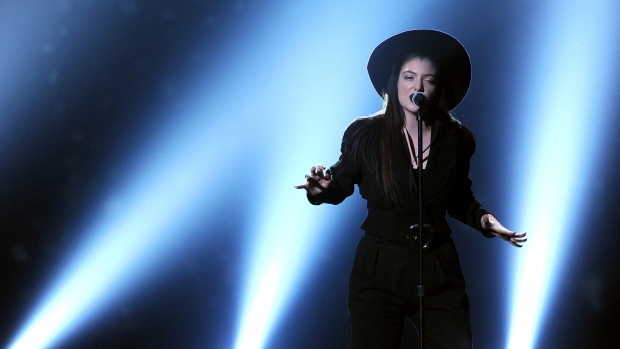 VIDEO: Top 7 moments at Billboard Awards | iNFOnews.ca