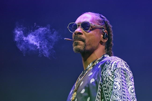 Snoop Dogg says he's giving up 'smoke.' It caught some of his fans off guard | iNFOnews.ca Snoop Dogg says he's giving up 'smoke.' It caught some of his fans off guard | iNFOnews.ca