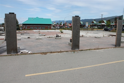 Residents and councillors disapprove gas bar and Tim's project | iNFOnews.ca