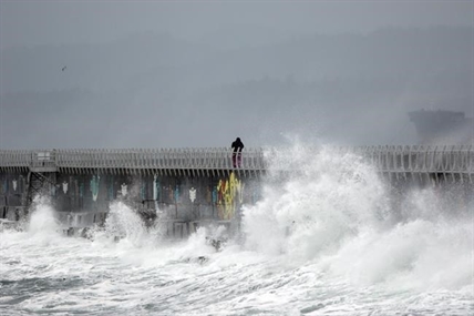 Environment Canada is forecasting significant waves for two regions in B.C. | iNFOnews.ca