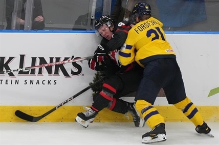Canada falls to Sweden 2-0 in group play at world junior hockey championship | iNFOnews.ca
