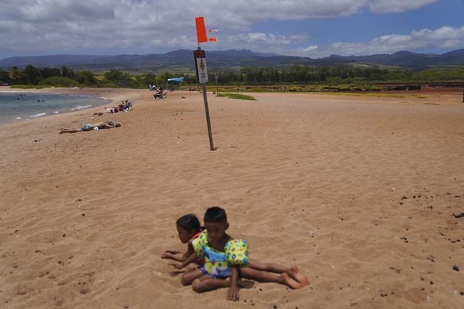 Native Hawaiian salt makers combat climate change and pollution to protect a sacred tradition | iNFOnews.ca Native Hawaiian salt makers combat climate change and pollution to protect a sacred tradition | iNFOnews.ca