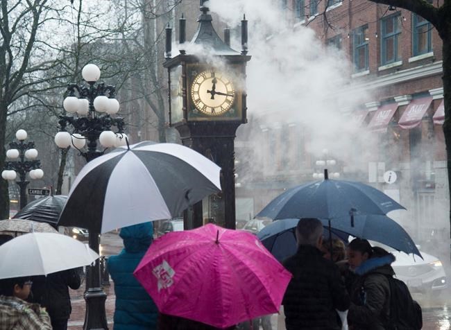 Most Canadians changing clocks to spring forward for daylight time | iNFOnews.ca