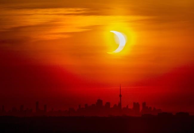 Total eclipse promises celestial show with streamers, loops and a possible comet | iNFOnews.ca Total eclipse promises celestial show with streamers, loops and a possible comet | iNFOnews.ca