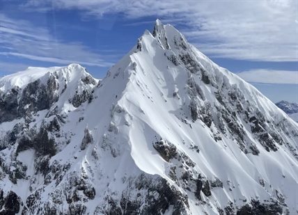 Rescuers analyzing aerial videos for clues in search for missing B.C. climbers | iNFOnews.ca Rescuers analyzing aerial videos for clues in search for missing B.C. climbers | iNFOnews.ca