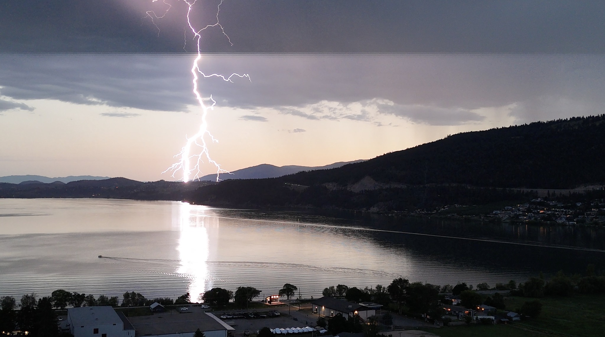 iN PHOTOS: Intense lightning bolts captured during Okanagan storm | iNFOnews.ca iN PHOTOS: Intense lightning bolts captured during Okanagan storm | iNFOnews.ca