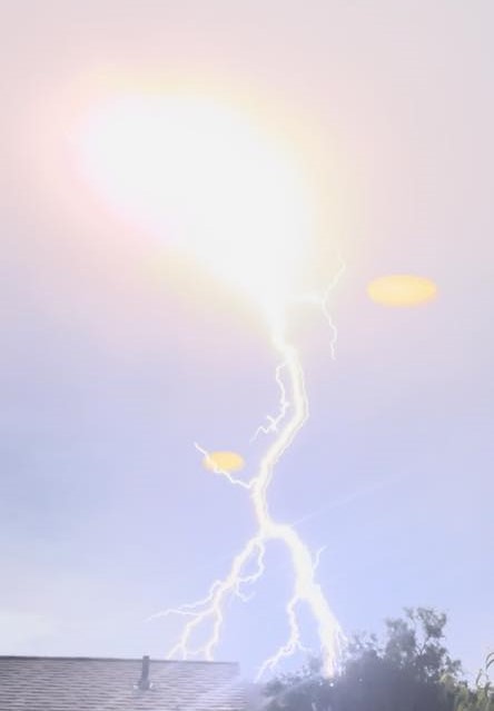 iN PHOTOS: Intense lightning bolts captured during Okanagan storm | iNFOnews.ca iN PHOTOS: Intense lightning bolts captured during Okanagan storm | iNFOnews.ca