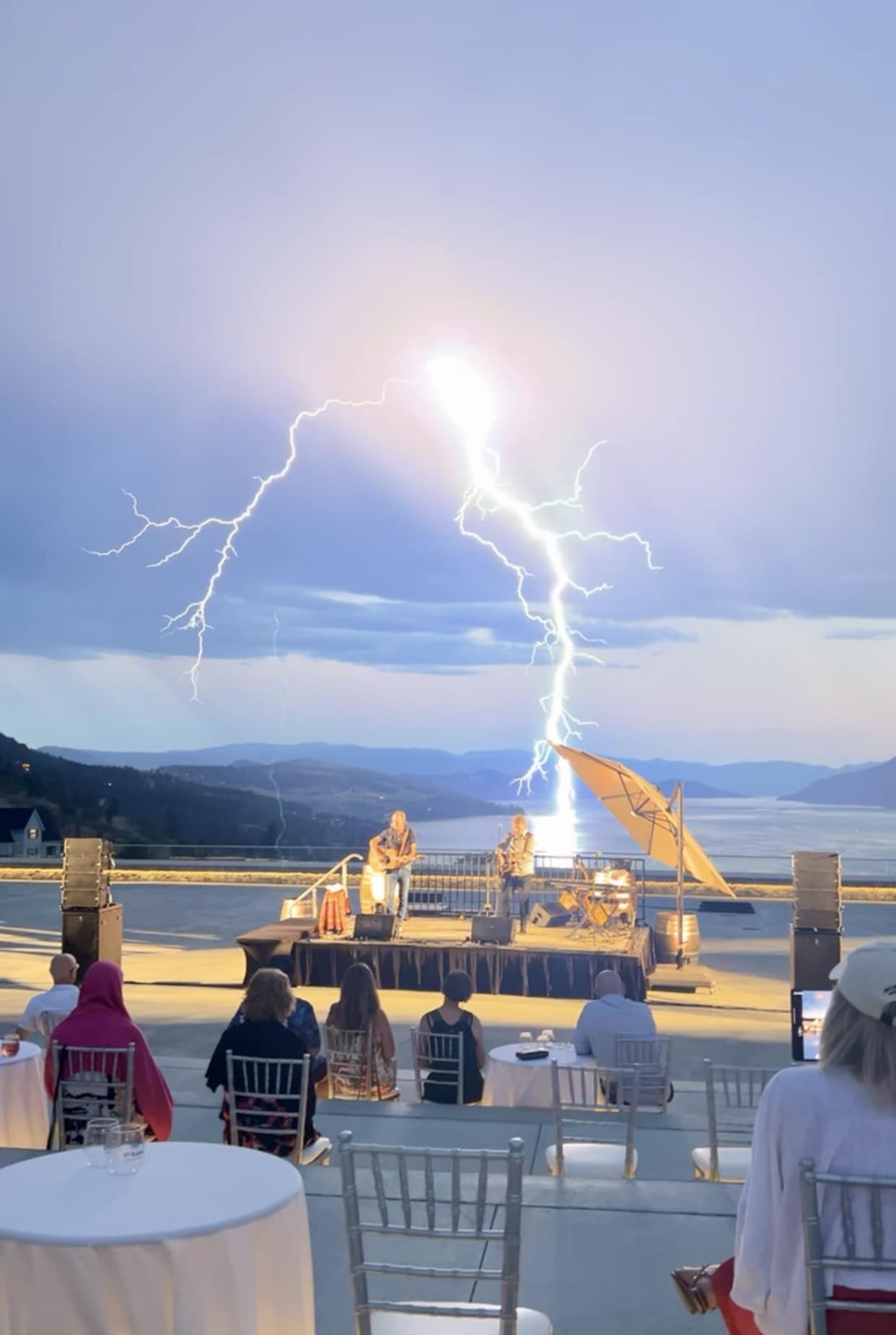 iN PHOTOS: Intense lightning bolts captured during Okanagan storm | iNFOnews.ca iN PHOTOS: Intense lightning bolts captured during Okanagan storm | iNFOnews.ca