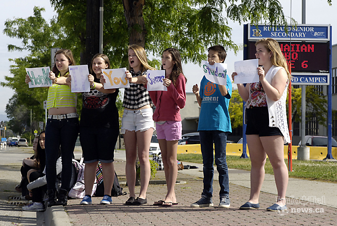 STUDENT WALKOUT: Middle school students take up the cause; high school students just busy | iNFOnews.ca
