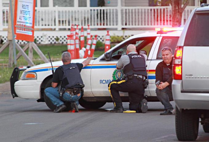 Manhunt continues in Moncton after shooter kills three RCMP officers, injures two | iNFOnews.ca