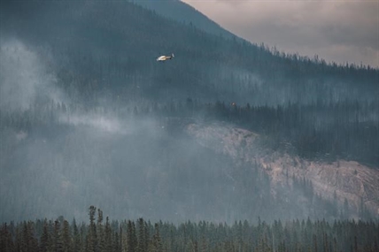 Trudeau, Smith express sorrow after firefighter dies in Jasper National Park | iNFOnews.ca