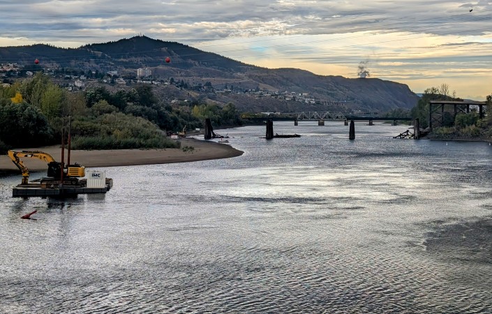 No suspects yet in Kamloops Red Bridge arson investigation | iNFOnews.ca