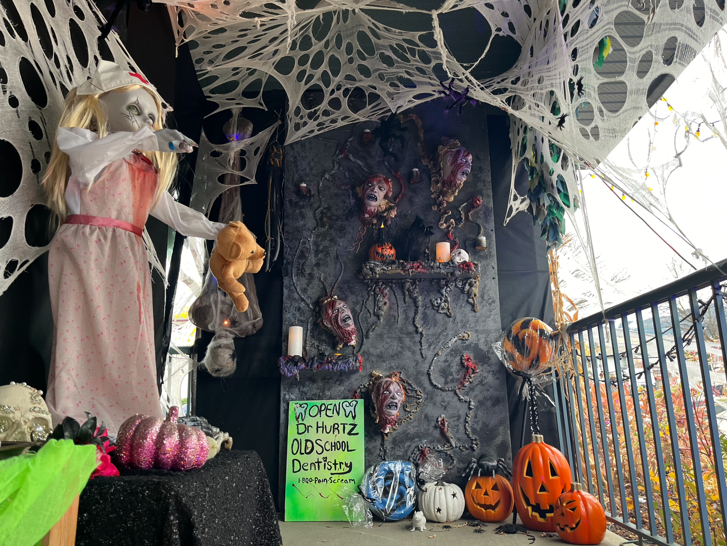 iN VIDEO: Kelowna woman creates community joy with her Halloween display | iNFOnews.ca iN VIDEO: Kelowna woman creates community joy with her Halloween display | iNFOnews.ca