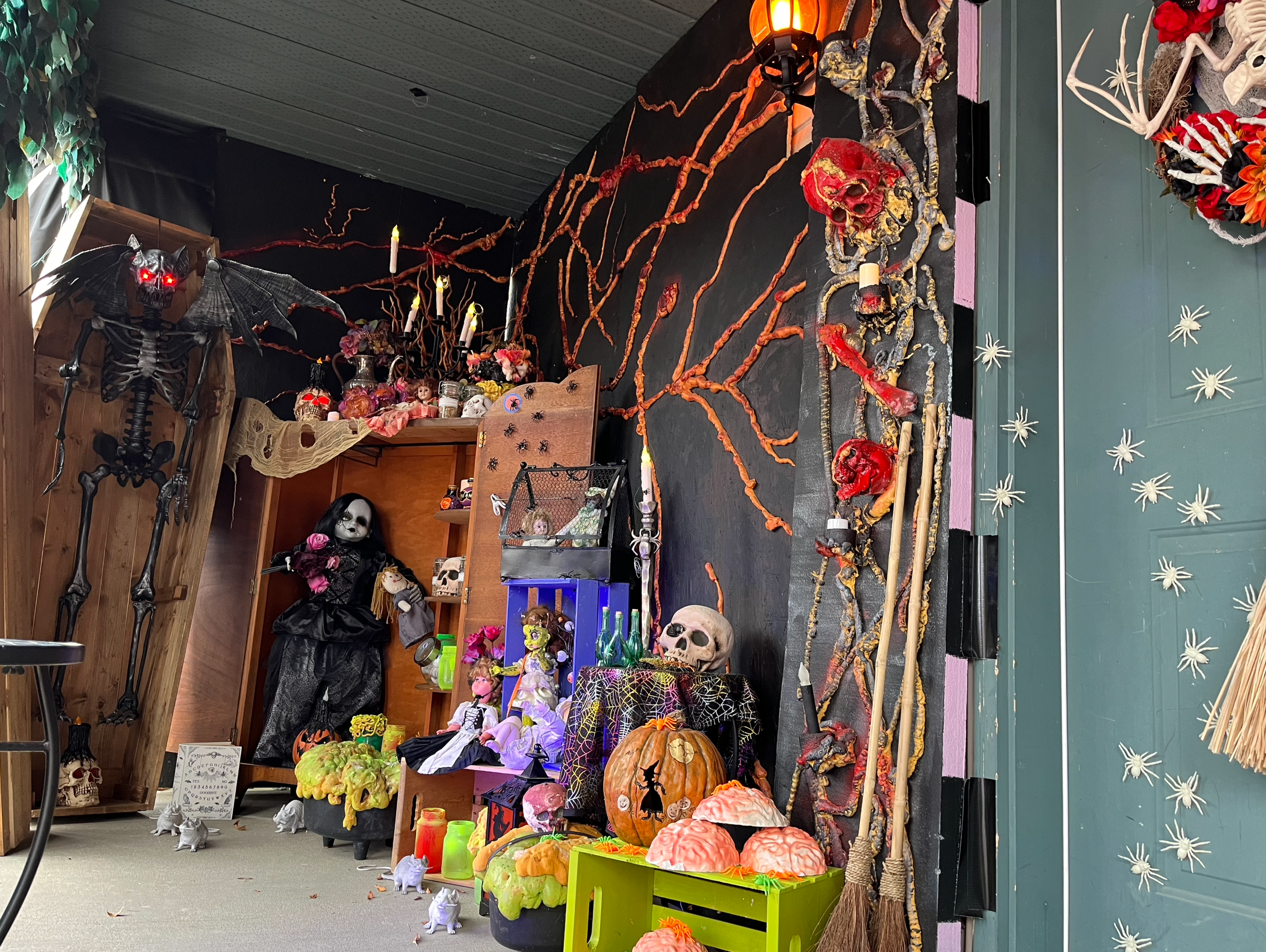 iN VIDEO: Kelowna woman creates community joy with her Halloween display | iNFOnews.ca iN VIDEO: Kelowna woman creates community joy with her Halloween display | iNFOnews.ca
