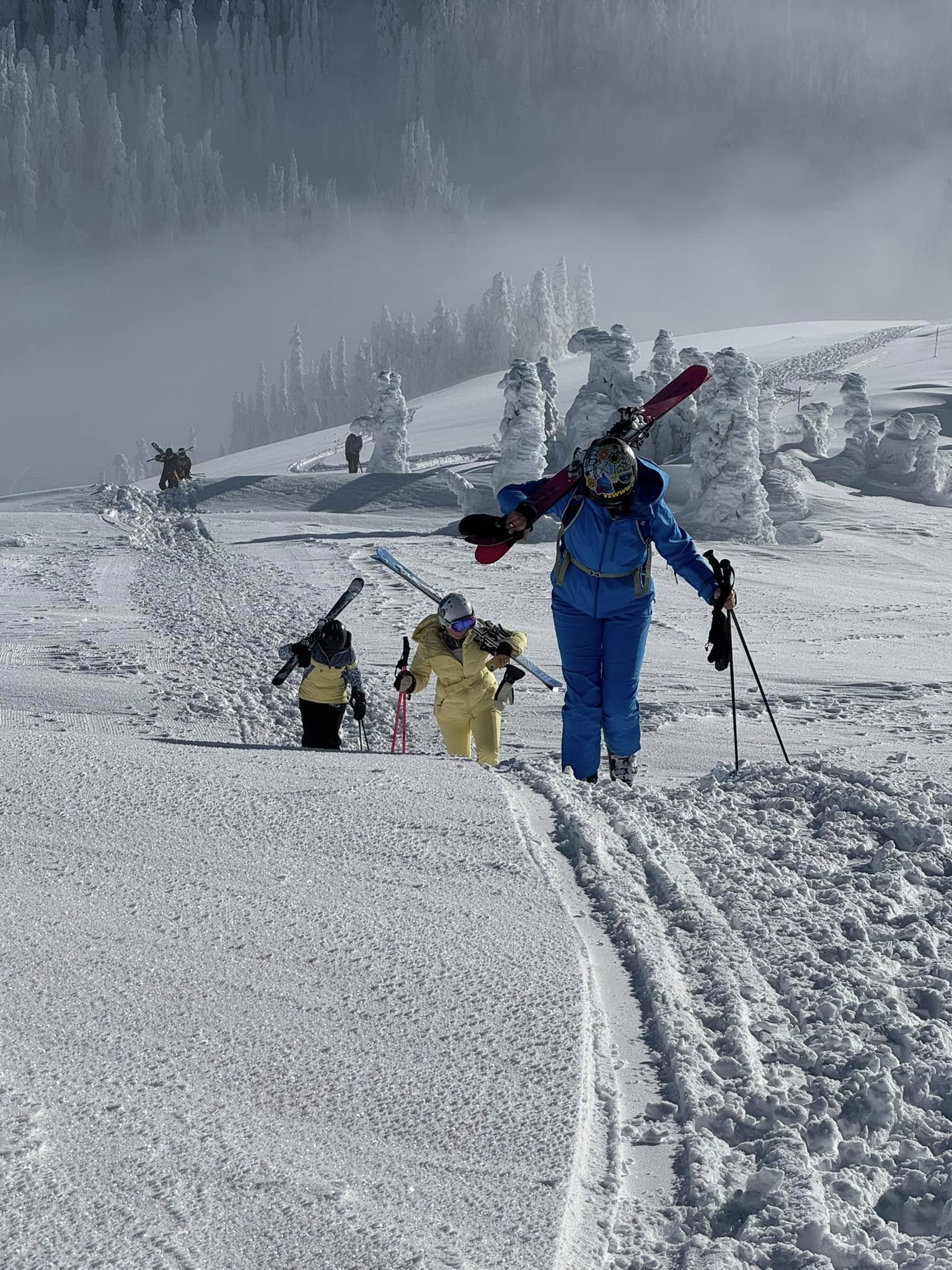 iN PHOTOS: Families find snow on the mountains in Kamloops, Okanagan | iNFOnews.ca