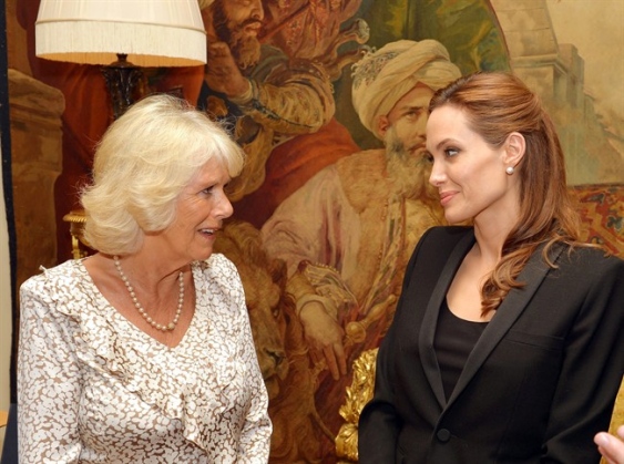 Angelina Jolie, Daniel Day-Lewis awarded honours by Queen Elizabeth II | iNFOnews.ca