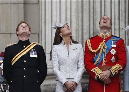 Queen's "official" birthday full of pomp and pageantry | iNFOnews.ca