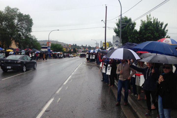 Frustrated teachers assemble outside Premier's West Kelowna office | iNFOnews.ca