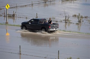 Homes, streets flood in southern Alberta town as other communities on alert | iNFOnews.ca