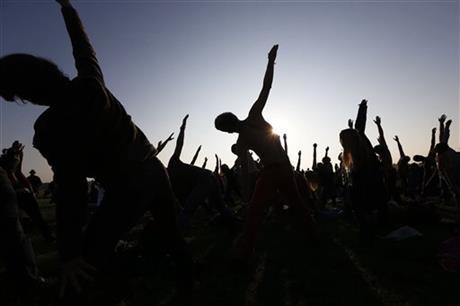 New agers, neo-pagans join the curious to greet summer solstice at Stonehenge | iNFOnews.ca